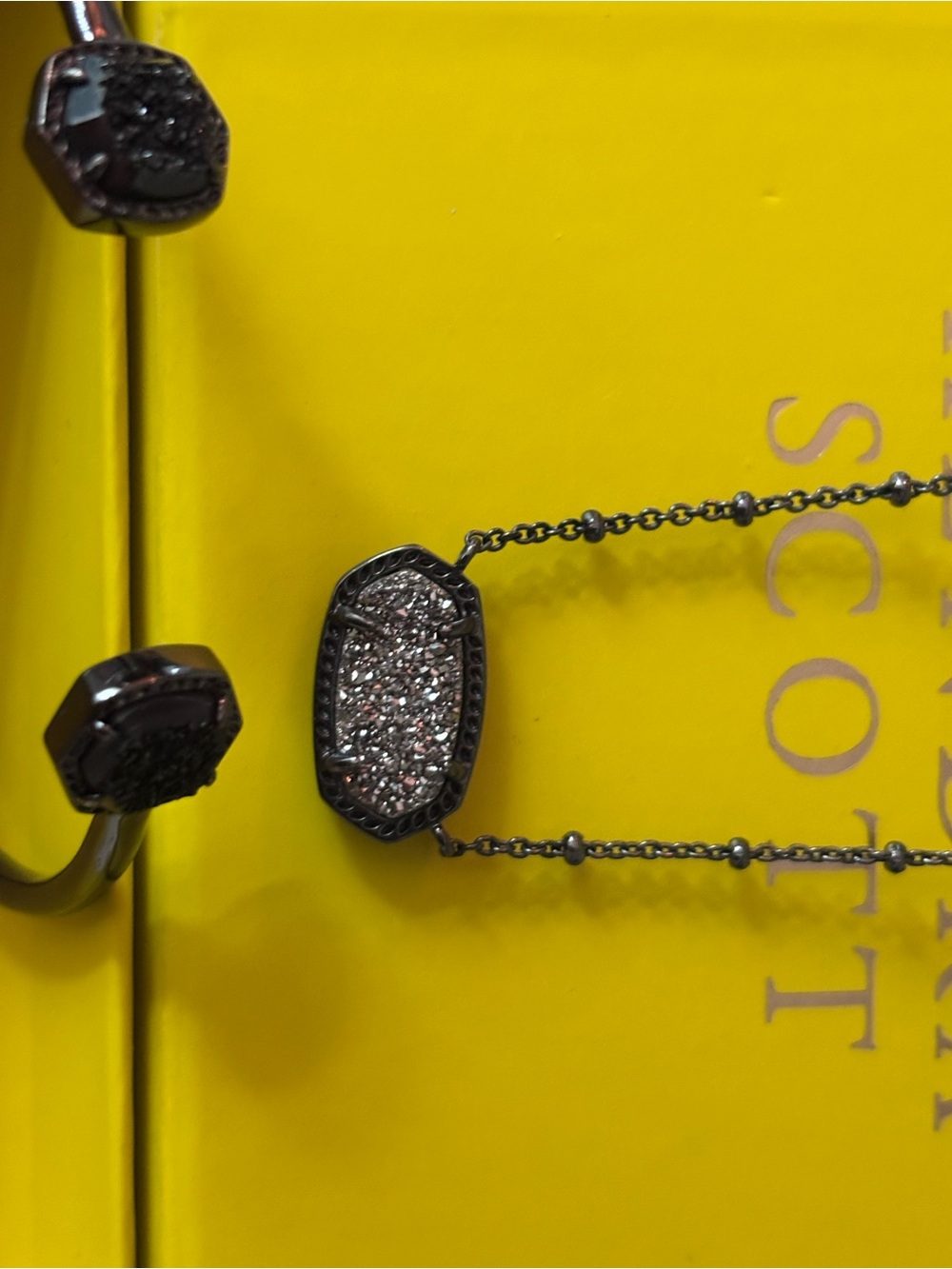 TWO PIECE Kendra Scott Elisa Pendant Necklace and Davie Cuff - Picture 11 of 12